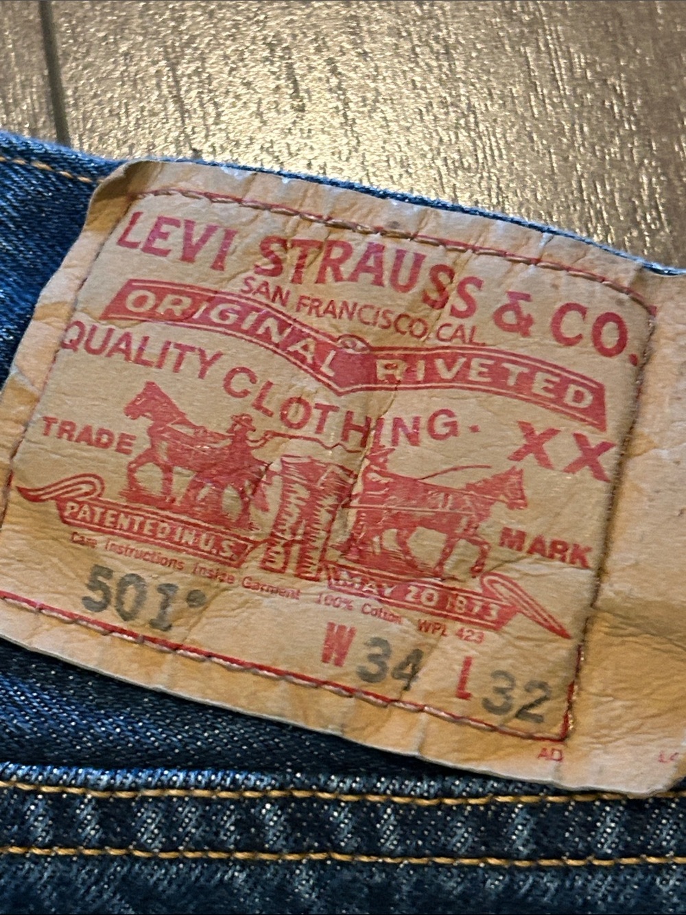 LEVIS MENS BUTTONFLY 501 JEANS - Picture 2 of 4